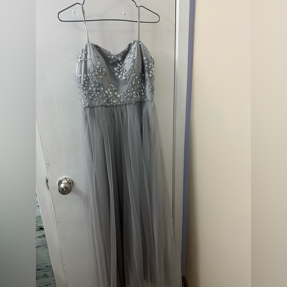 Prom wedding guest dress silver small long cute strap heart neck line flowy - Picture 3 of 3